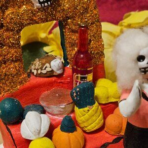 VTG OAXACAN ALTAR MEURTOS RELATIVE WIRE AND CLAY GRAVE  SCULPTURE